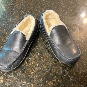 Mens size 10 Ugg Ascot black leather slipper shoes moccasins slip on